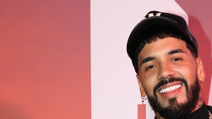 Anuel AA preocupa a sus fans por presentar síntomas preocupantes.