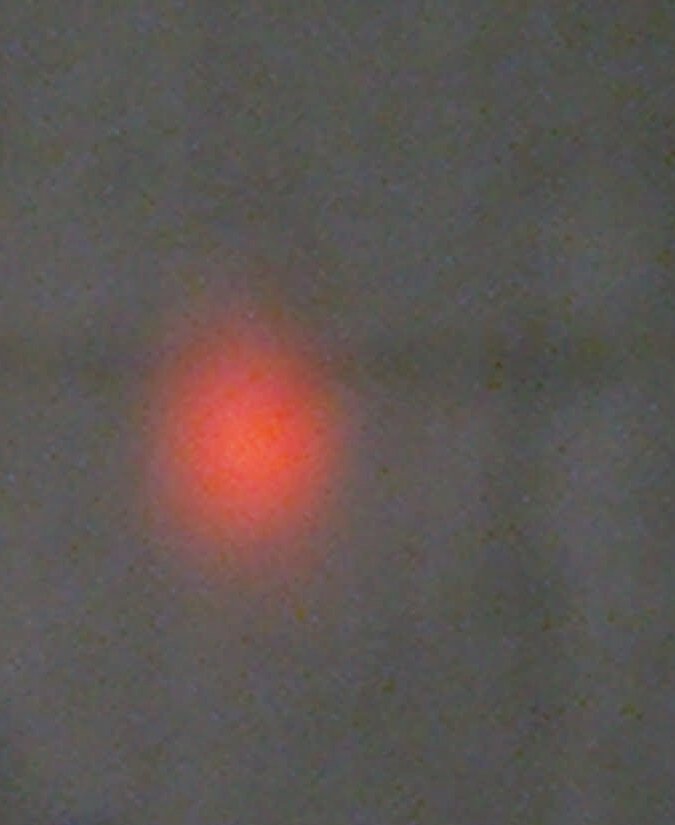 Jennifer López se sube a un coche para salir de la comisaría de policía de Midtown South en Nueva York, donde había sido detenida junto con Sean ‘Diddy’ Combs por posesión de un arma el 27 de diciembre de 1999.