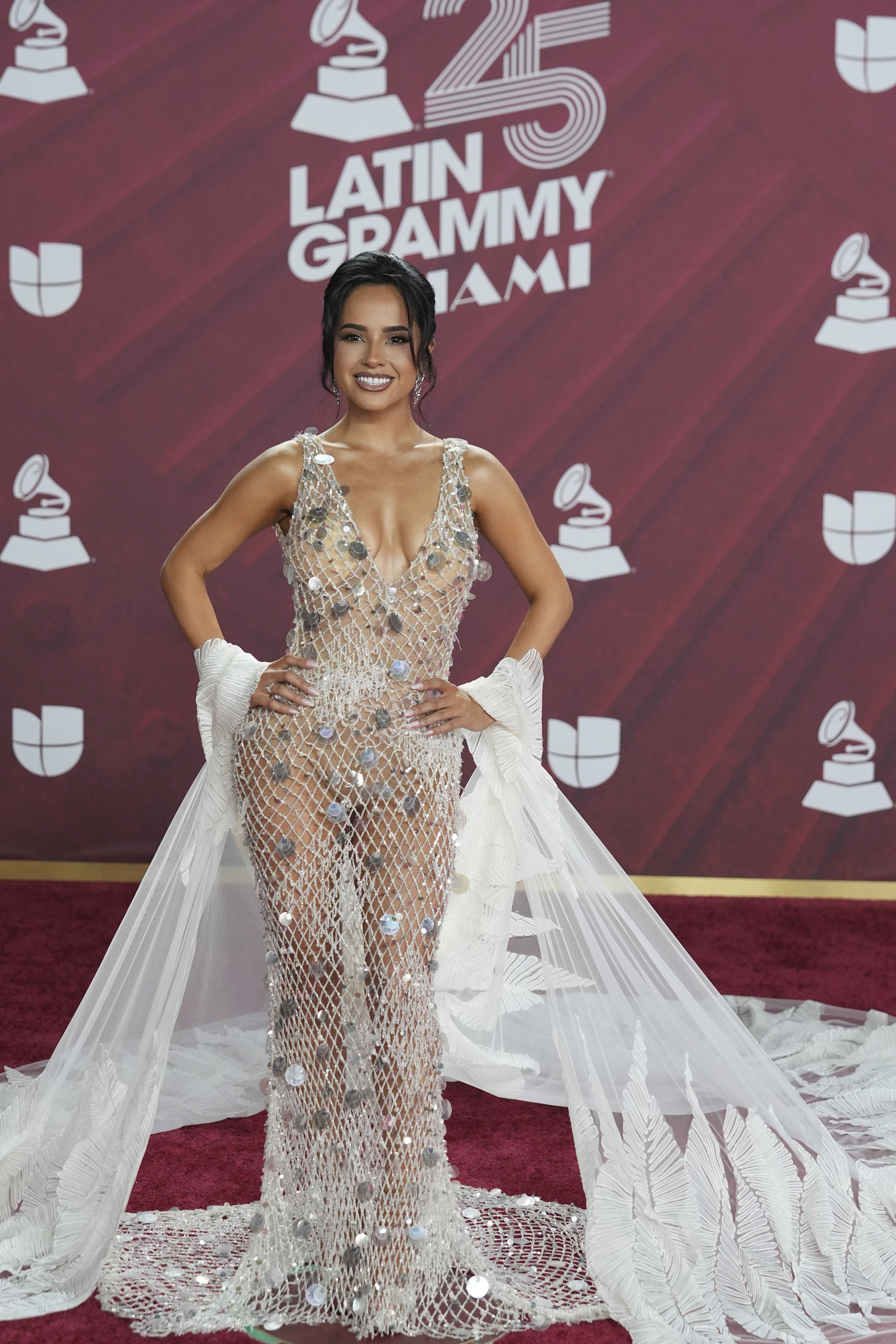 Becky G en la alfombra roja de los Latin Grammy 2024.