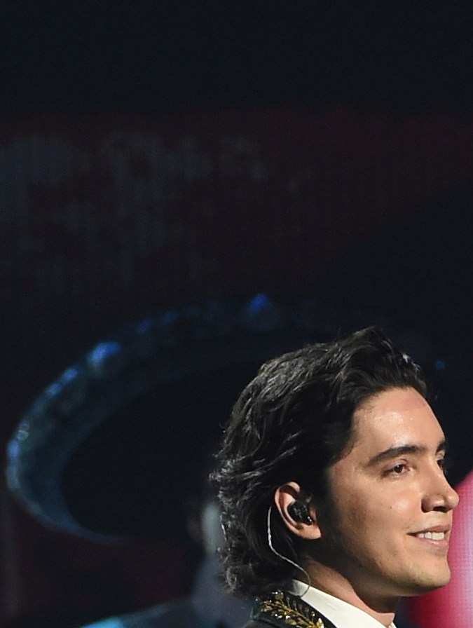 Vicente, Alejandro y Alex Fernández, tres generaciones sobre el escenario de los Latin Grammy 2019