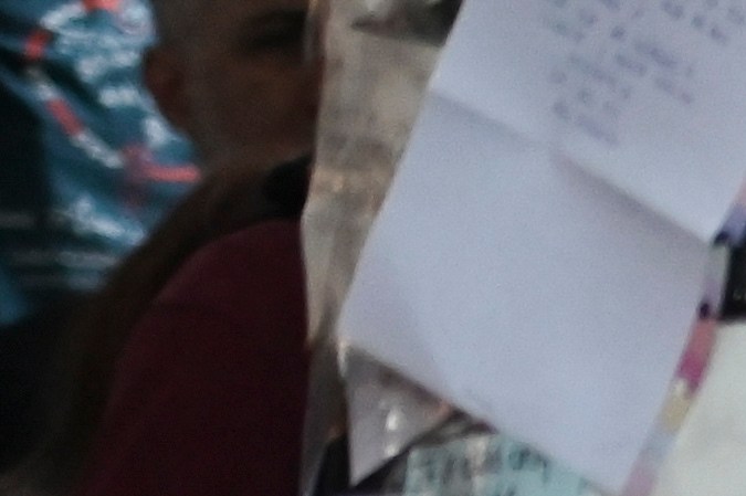 Geoff Payne, padre de Liam Payne, visita el tributo que los fans realizaron en el exterior del Hotel Casa Sur, donde el cantante falleció.