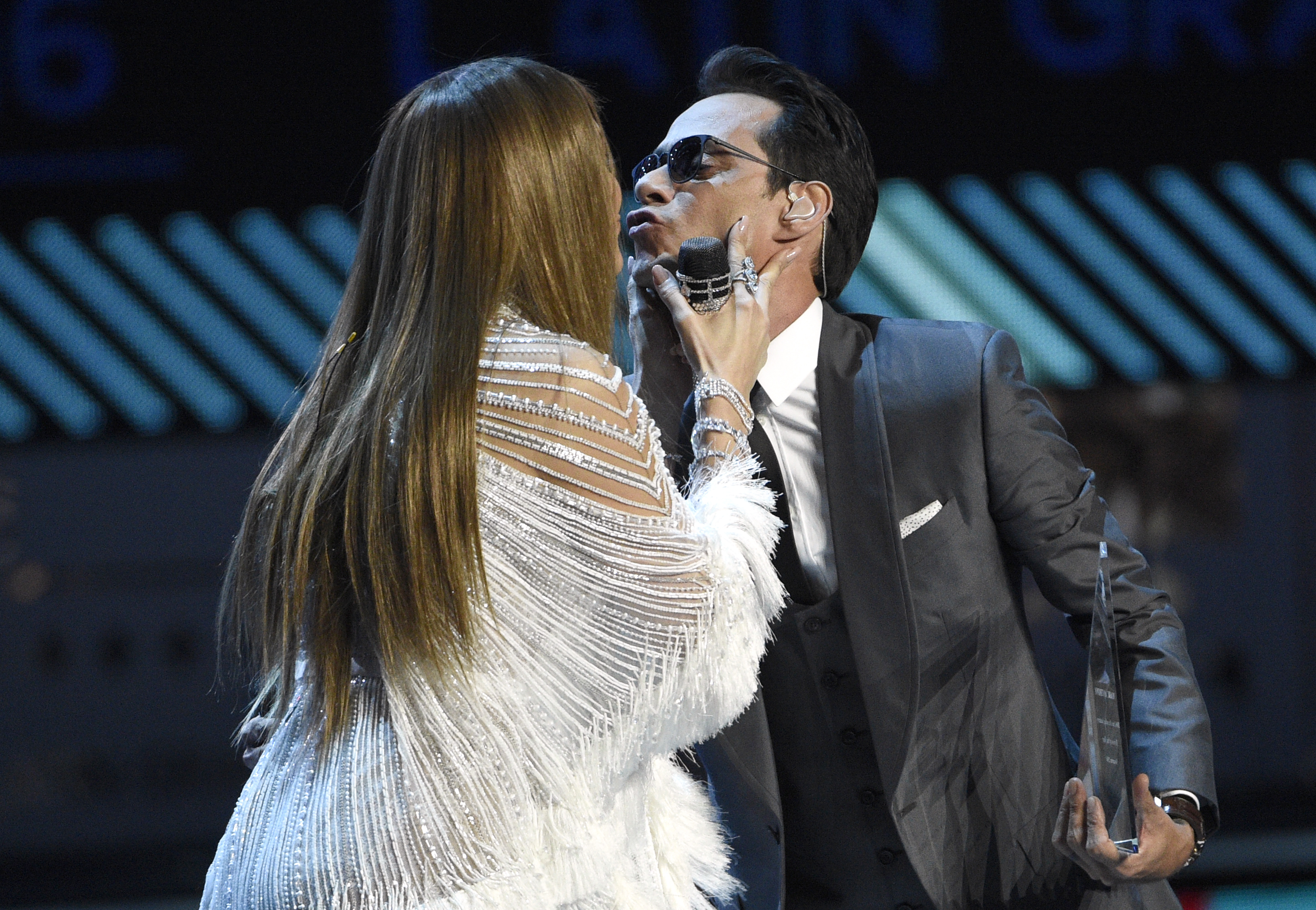 El icónico beso de Jennifer López y Marc Anthony tras su separación.