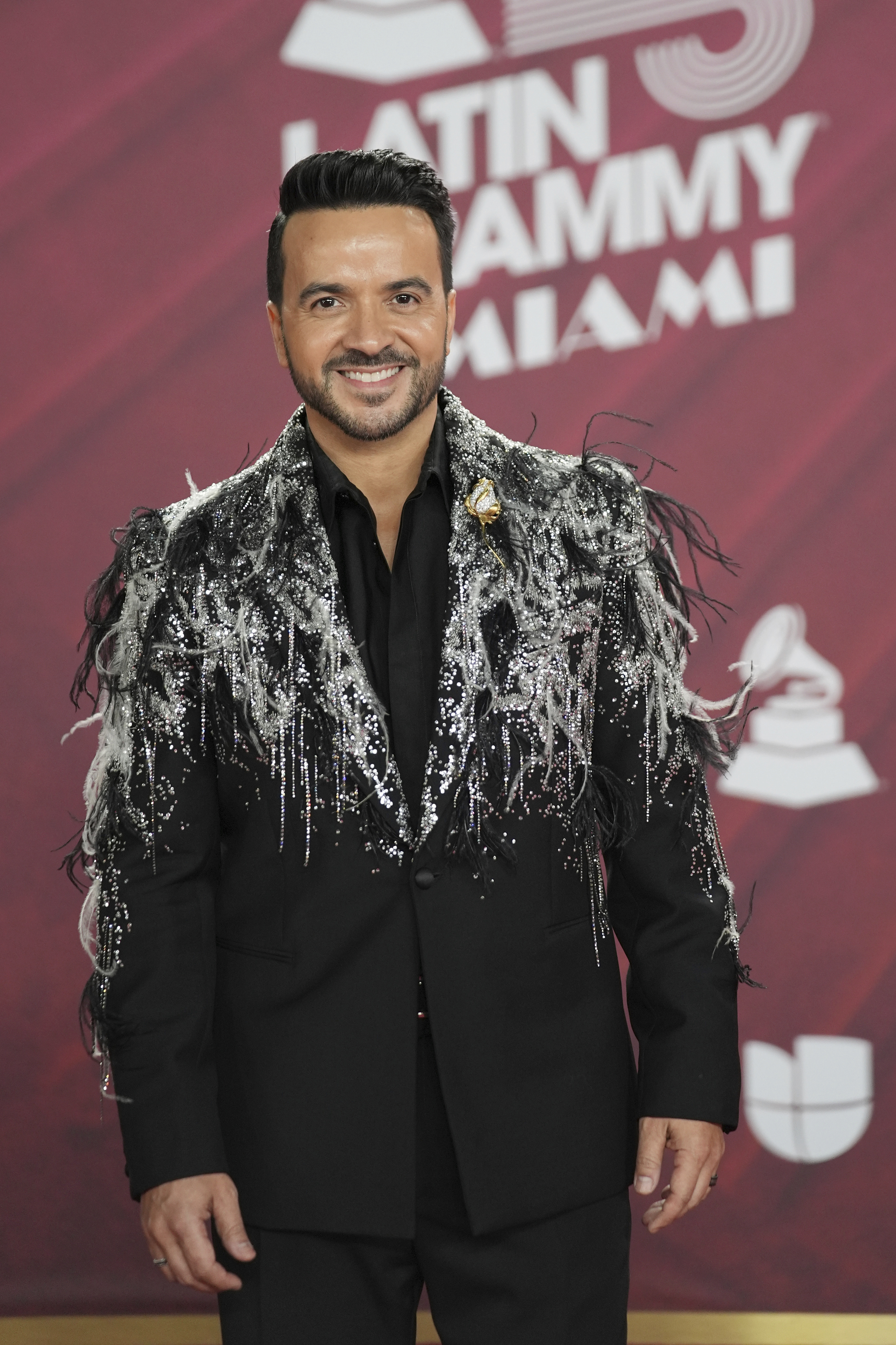 Luis Fonsi en la alfombra roja de los Latin Grammy 2024