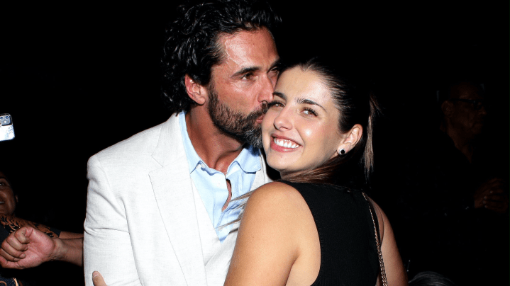 Michelle Renaud y Matías Novoa presentan a su hijo al mundo.