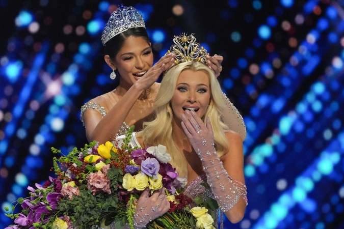 Victoria Kjær Theilvig es la nueva Miss Universo.