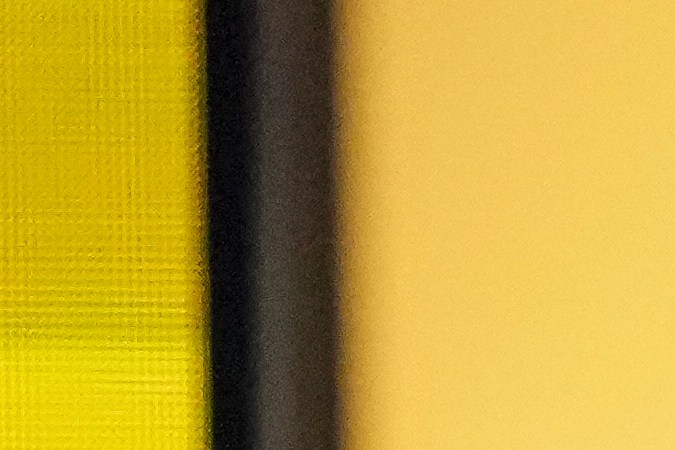 Peso Pluma recibe el premio en los MTV Europa Music Awards 2024.