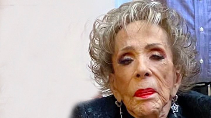 Alejandra Guzmán habla de la salud de Silvia Pinal tras ser hospitalizada.