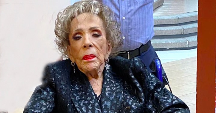 Alejandra Guzmán habla de la salud de Silvia Pinal tras ser hospitalizada.