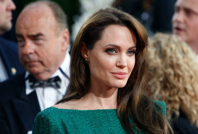 Descubre cómo Angelina Jolie ha manejado su divorcio con Brad Pitt, priorizando el bienestar de sus hijos y dejando atrás una larga batalla legal.
