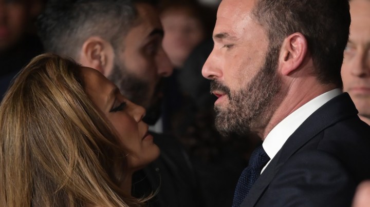 ¿Reconciliación a la vista? Jennifer López y Ben Affleck son vistos compartiendo en una celebración navideña privada.
