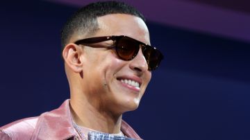 El romántico video de Daddy Yankee y Mireddys sobre su aniversario 28.