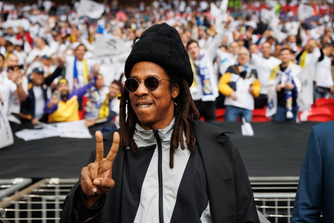 Jay-Z y Diddy se enfrentan a una demanda por abuso a una menor en una fiesta en 2000. ¿Cómo afectará esto a sus carreras?