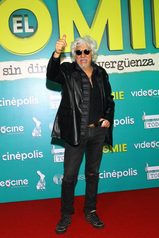 El actor Pocholo desata indignación tras fingir un infarto en el escenario. Reacciones encontradas en redes sociales.