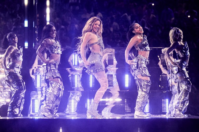 ¡Increíble! Shakira no solo regalará su Lamborghini, ahora también obsequiará entradas para sus conciertos. Enterate de todo aquí.