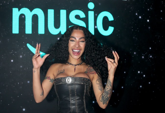 La mamá de Cattleya apuesta por lo auténtico: cabello natural, brillo y estilo. Conoce su último cambio.