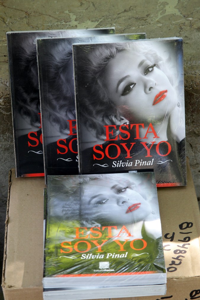 Conoce más sobre la vida y el legado de Silvia Pinal, una de las figuras más queridas del cine de oro mexicano, y su impacto en el entretenimiento y la televisión.