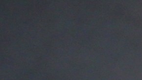 Adamari López defendió su elección de un vestido rojo para Nochebuena tras recibir críticas en redes sociales.