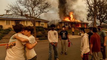 La solidaridad se hace presente en Los Ángeles. Alejandro Fernández y otros artistas ayudan a las víctimas de los incendios a través de donaciones y apoyo directo.