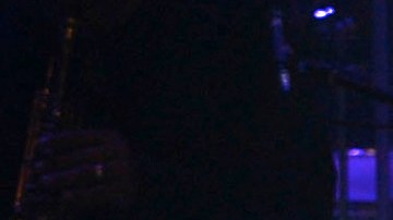La intérprete de "Simplemente Amigos" sorprendió con un look inesperado en su concierto, desatando comentarios en redes sociales.