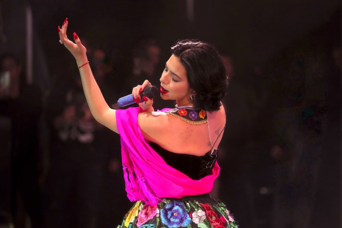 Ángela Aguilar en concierto