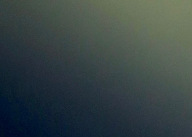 "Bad Bunny, el ícono de la música global, ha conquistado al mundo con su estilo único. Descubre su historia, su impacto en la música latina y cómo ha mantenido su vida personal en el misterio.