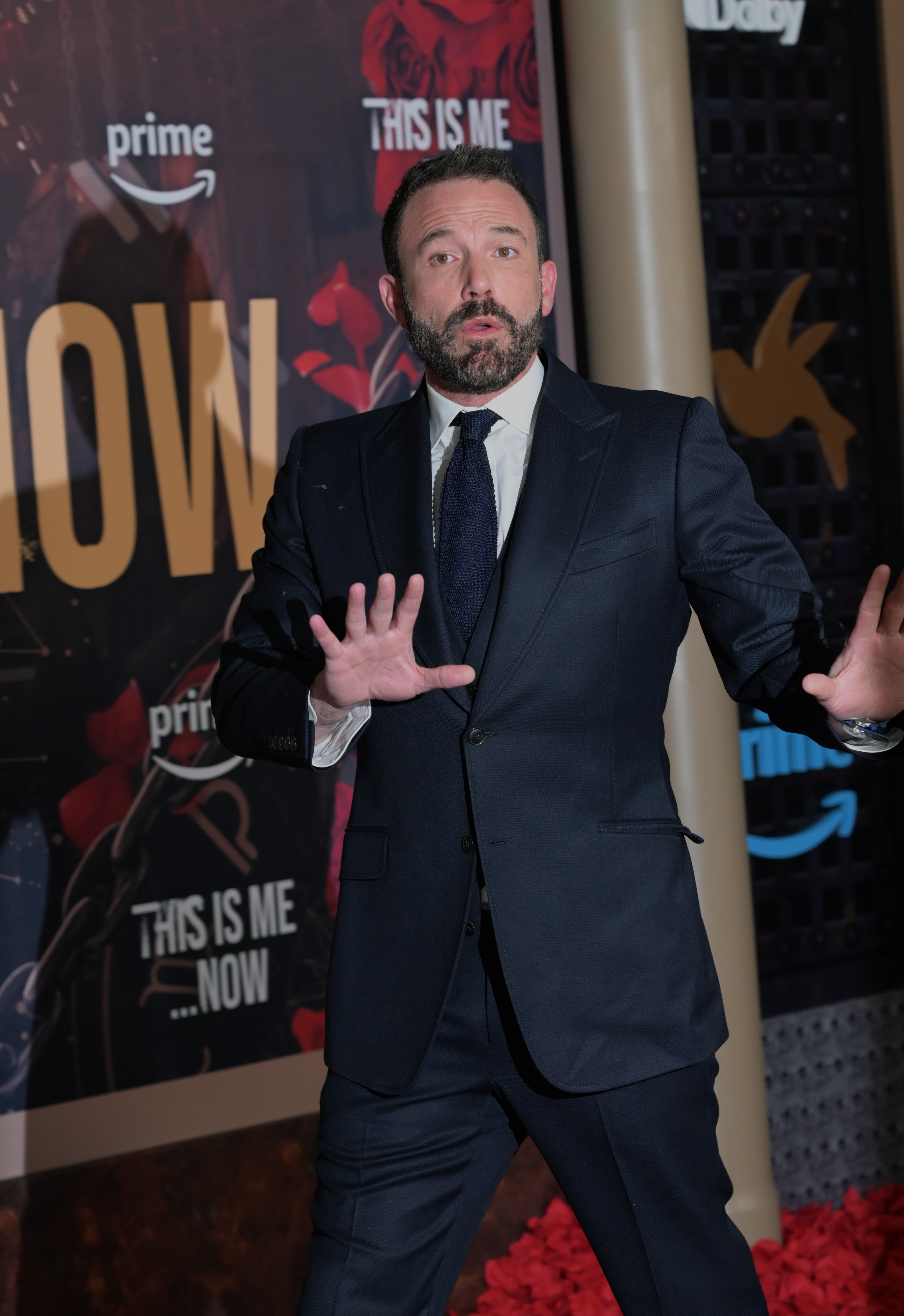 Incendios, drones y tensión: Ben Affleck enfrenta días complicados tras la visita del FBI y la policía en su residencia.