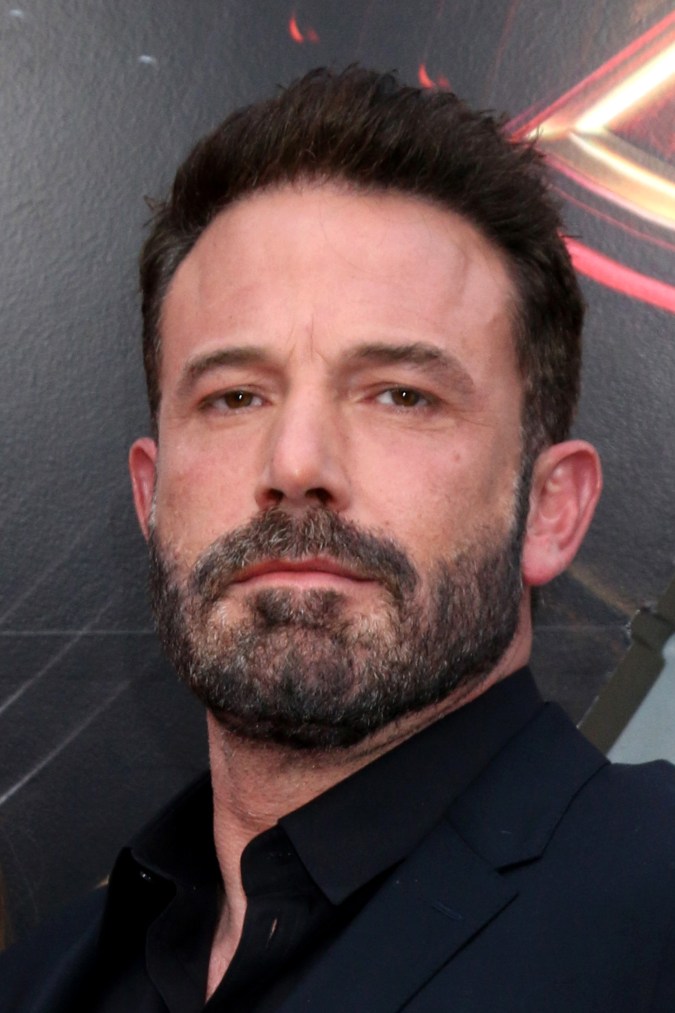 La tranquilidad del actor Ben Affleck se ve interrumpida por la investigación de un dron que chocó con un avión de bomberos.