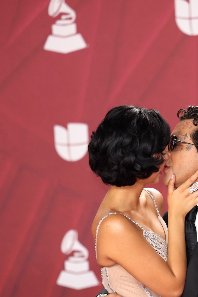 Ángela Aguilar y Christian Nodal: su matrimonio, celebrado en julio de 2024, está en el centro de la polémica por rumores de infidelidad.