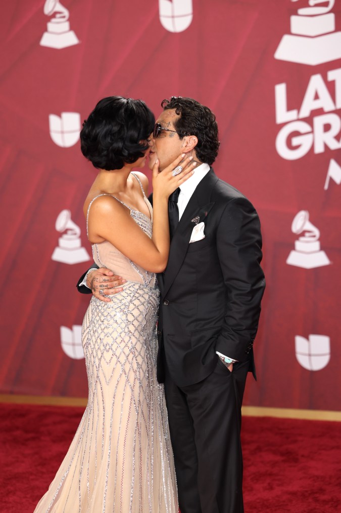 Ángela Aguilar y Christian Nodal: su matrimonio, celebrado en julio de 2024, está en el centro de la polémica por rumores de infidelidad.