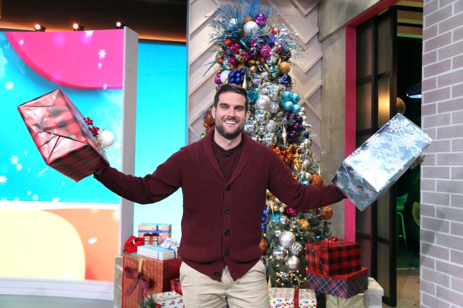 El empresario mexicano Clovis Nienow muestra madurez tras su separación de Aleska Génesis, reafirmando su respeto y cariño por ella mientras siguen adelante como amigos.