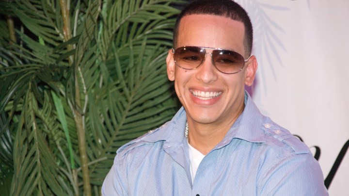 Daddy Yankee y Mireddys González enfrentaron una audiencia clave en San Juan, donde acordaron la entrega de documentos empresariales. Detalles aquí.