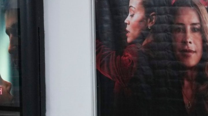 Anuncio de la película Emilia Pérez en un cine en la Ciudad de México.