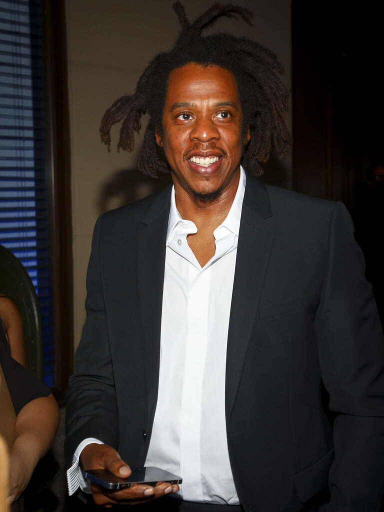 Jay-Z niega las acusaciones de haber agredido sexualmente a una niña de 13 años en 2000 junto con Sean "Diddy" Combs.