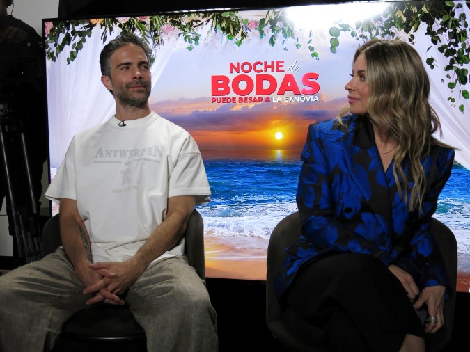 Con capturas de pantalla, Ludwika Paleta denuncia intimidaciones contra ella y su familia, cuestionando las medidas de seguridad digital.