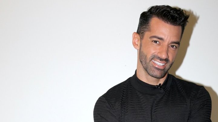 Toni Costa disfruta con su novia mientras su ex lo acusa de narcisista.