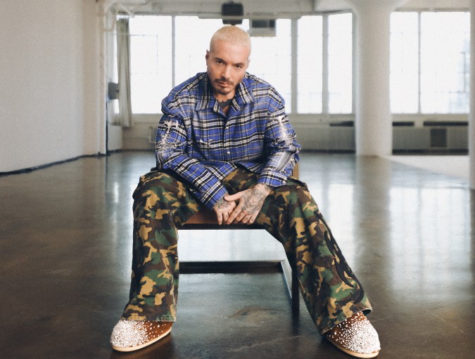 J Balvin en “Solo Leveling” doblará no solo en español, sino también en inglés.