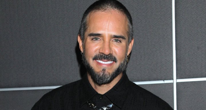 ¿José Ron tiene un romance con Lizy Martínez? El actor responde.