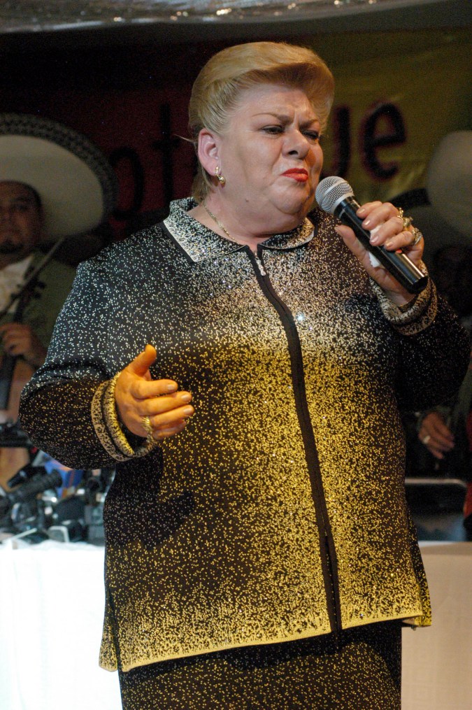 Semanas atrás, Paquita la del Barrio tenía un tratamiento por un problema pulmonar, así lo informó su manager.