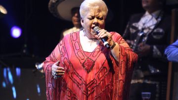 Paquita la del Barrio cantando