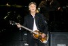 Centenares de fans hicieron fila para ver a Paul McCartney en un concierto sorpresa en Nueva York. Aquí te contamos todo lo que pasó,