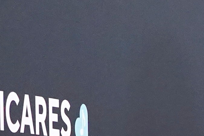 Sabrina Carpenter en la alfombra roja de los Grammys 2025.