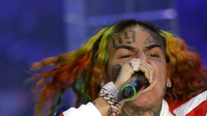 Tekashi 6ixe9ine y Hallel Genesis se vuelven una pareja favorita.