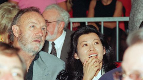 El actor Gene Hackman con su esposa Betsy Arakawa. (Foto AP)