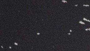 Emme Muñiz, a la izquierda, y Jennifer Lopez asisten al estreno en Broadway de "Otelo" de William Shakespeare en el Teatro Barrymore el domingo 23 de marzo de 2025 en Nueva York. (Foto de CJ Rivera/Invision/AP)