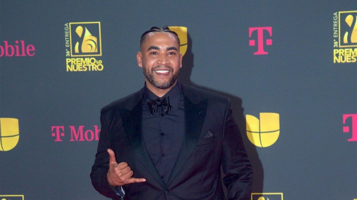 El video viral de Don Omar por sacar a una fanática de su concierto.