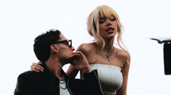 Peso Pluma habría confirmado su posible idilio con Kenia Os.