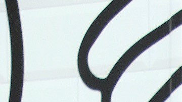 Cazzu es una de las invitadas a sumarse en la carroza del diseñador Jean Paul Gaultier durante la marcha de orgullo gay.