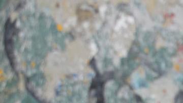 Personas esperan información de sus familiares a las afueras de la discoteca Jet Set este miércoles, en Santo Domingo.