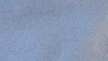 Zulinka (centro), hija del cantante dominicano Rubby Pérez, quien falleció al derrumbarse el techo del club nocturno Jet Set durante su concierto de merengue, llora durante su velorio en el Teatro Nacional Eduardo Brito en Santo Domingo, República Dominicana, el jueves 10 de abril de 2025. (Foto AP/Matias Delacroix).