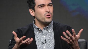 Alfonso Herrera llega a la 29.ª edición de los Premios del Sindicato de Actores de Cine el domingo 26 de febrero de 2023 en el Fairmont Century Plaza de Los Ángeles. (Foto de Jordan Strauss/Invision/AP)